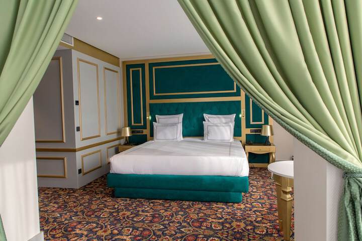 Room 22 of 80