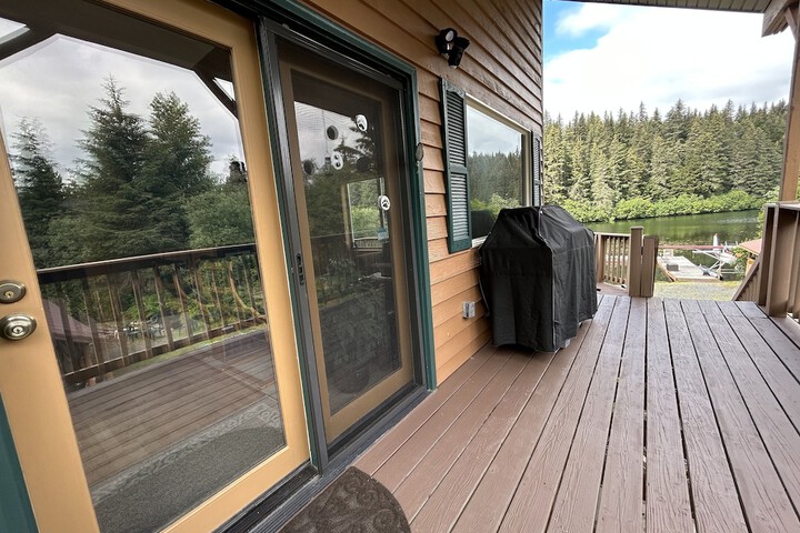 Sundeck 103 of 115