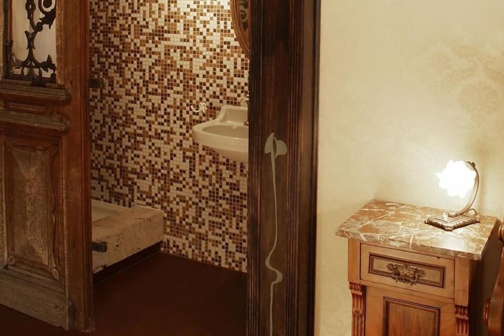 Room 2 of 51