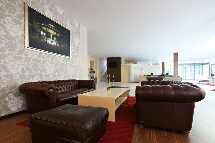 Entrance & Lobby