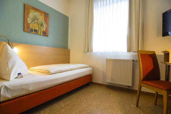 Room 7 of 37