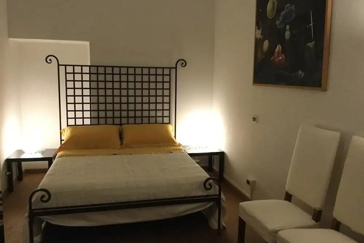 Room 4 of 13