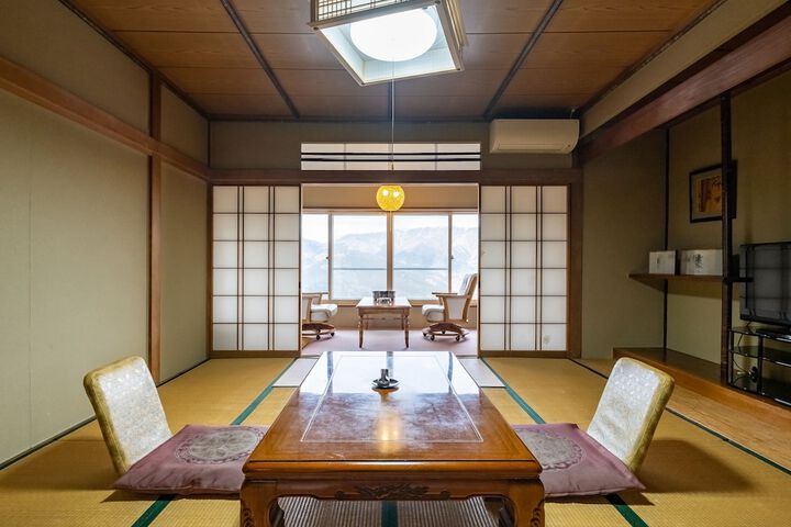Room 10 of 73