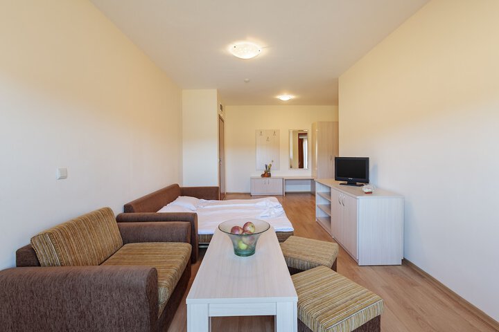 Room 8 of 18