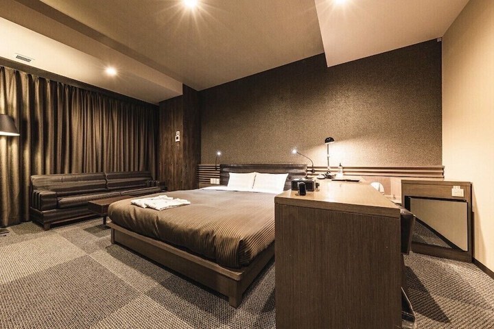 Room 3 of 38