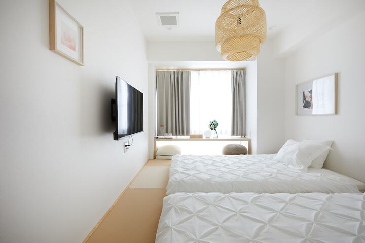 Room 33 of 86
