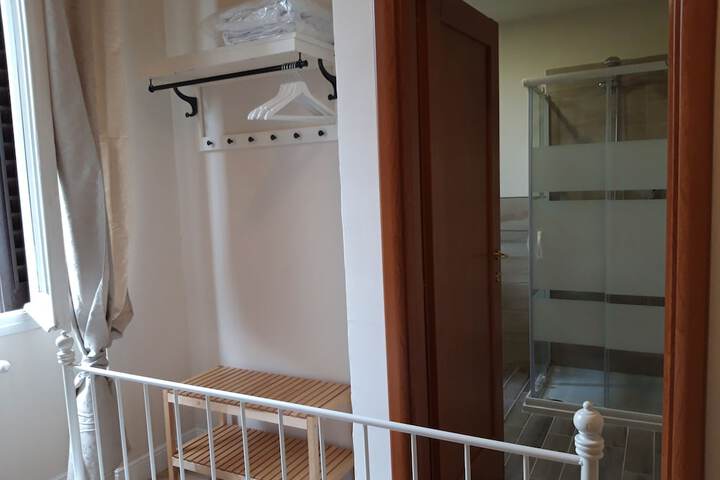 Room 9 of 103