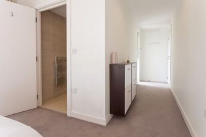 Room 4 of 13