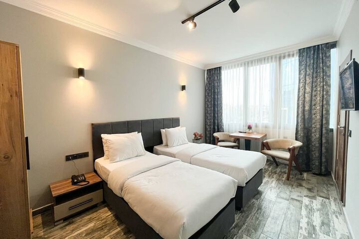 Room 5 of 10