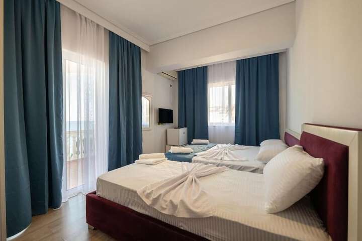 Room 10 of 42