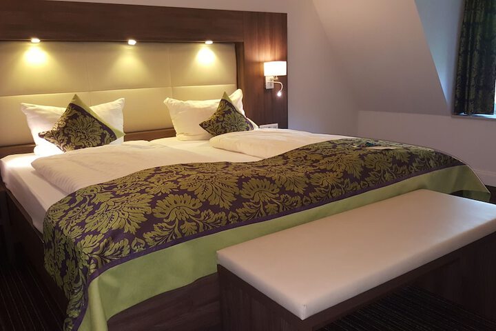 Room 2 of 42