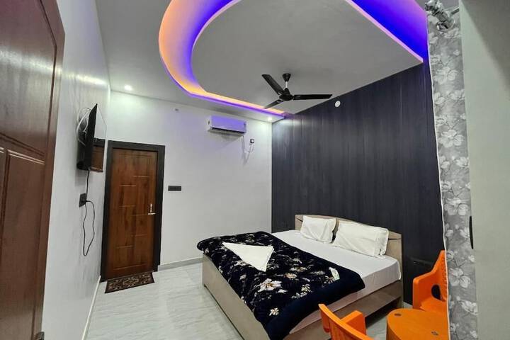 Room 4 of 15