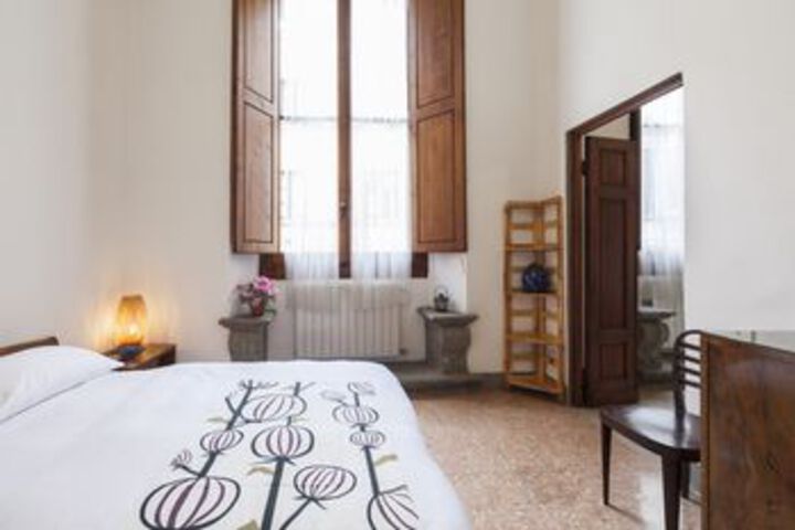 Room 4 of 16