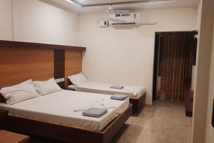 Room 3 of 10