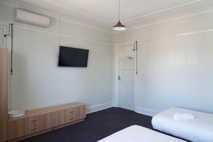 Room 28 of 43