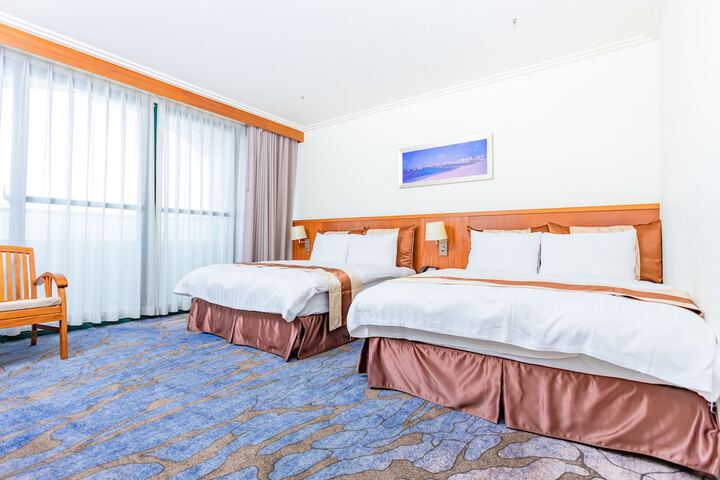Room 7 of 28