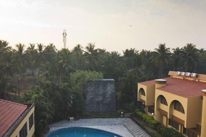 Pools & Facilities