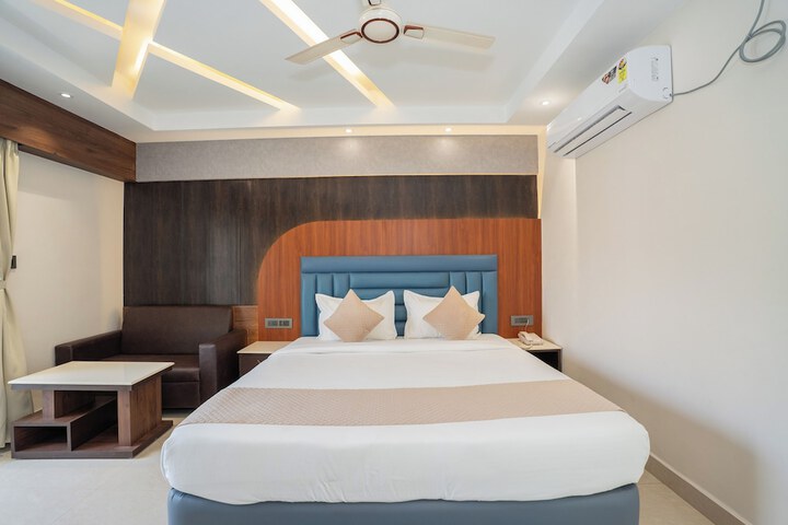 Room 12 of 174