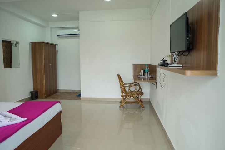 Room 33 of 86
