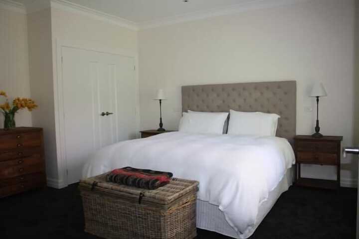 Room 9 of 26