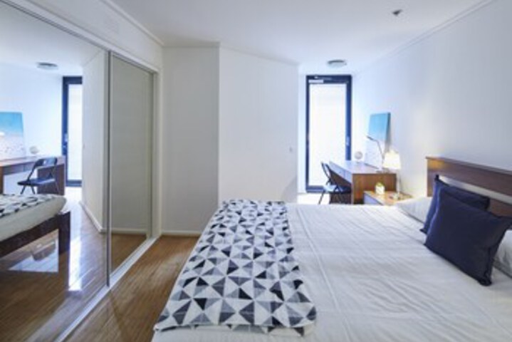 Room 8 of 12