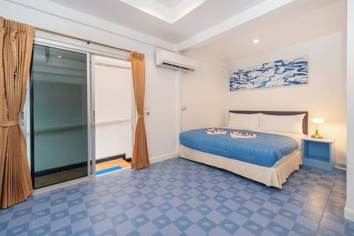 Room 6 of 91