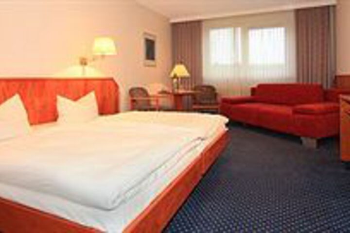 Room 9 of 21