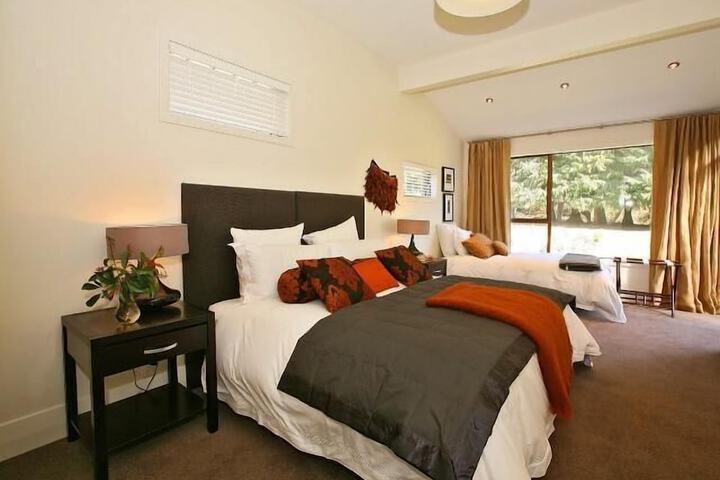 Room 3 of 16