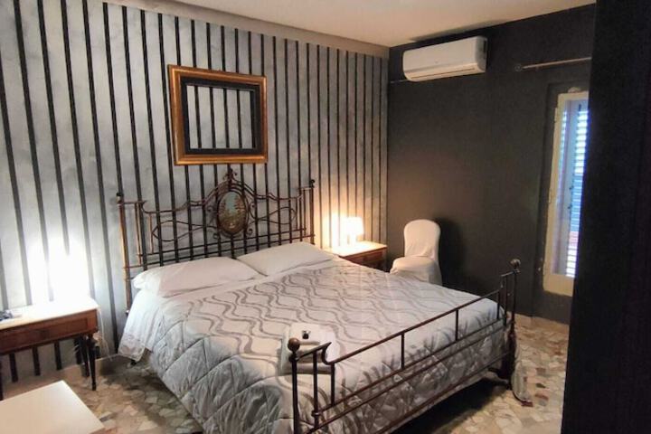 Room 21 of 51