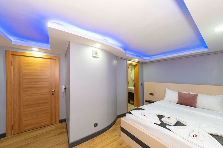 Room 5 of 81