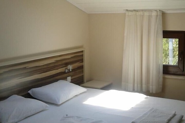 Room 8 of 16