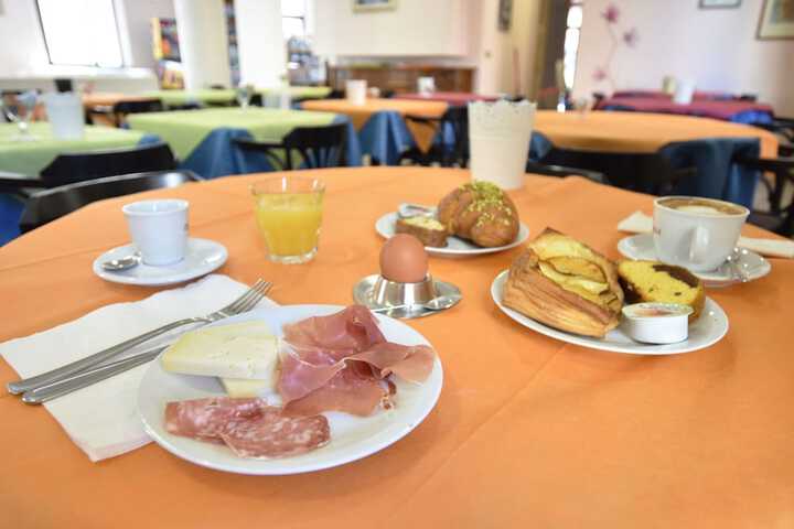 Breakfast/Coffee Service 50 of 60
