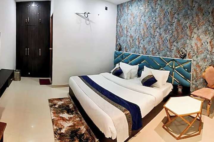 Room 18 of 25