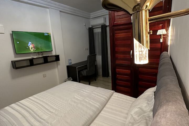 Room 12 of 34