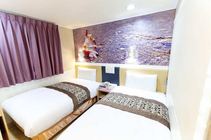 Room 15 of 48