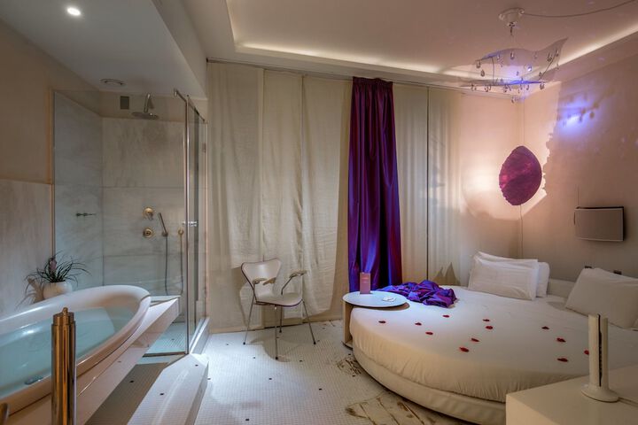 Room 11 of 74