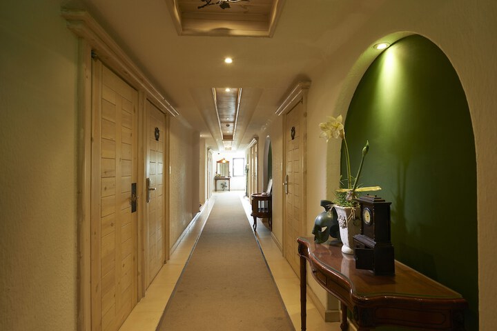 Ballroom/Hall 91 of 111