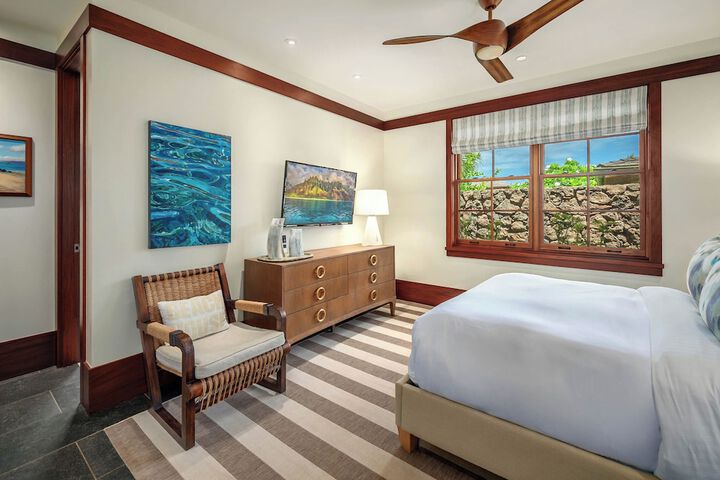Room 105 of 546