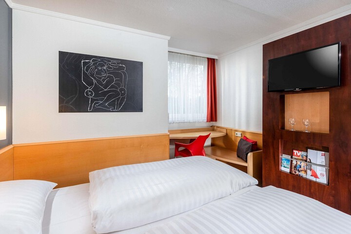 Room 5 of 46