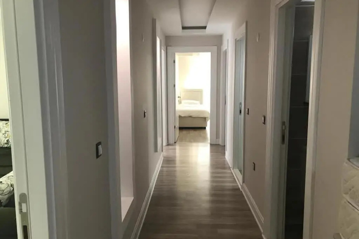 Room 5 of 9