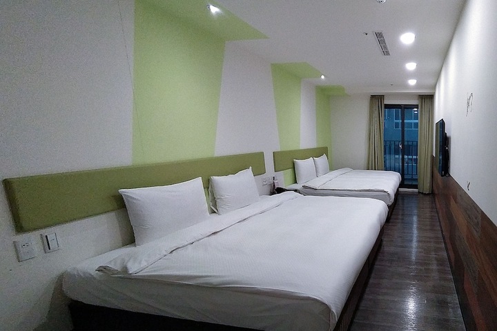 Room 12 of 68
