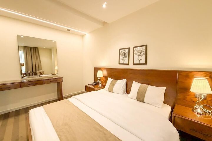 Room 6 of 22