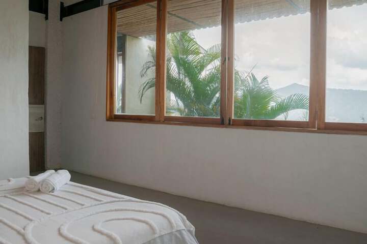 Room 5 of 18