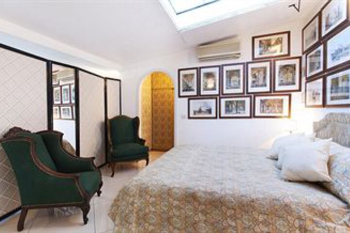 Room 11 of 30