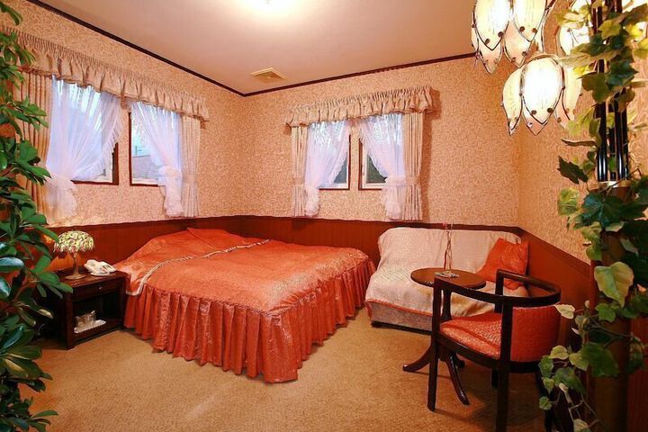 Room 8 of 38