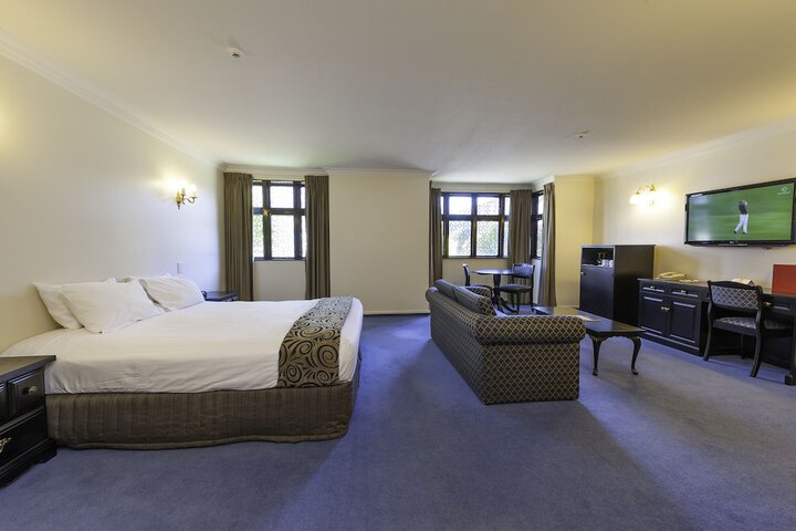 Room 4 of 68