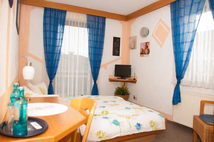 Room 6 of 34