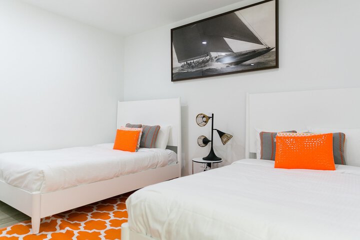 Room 13 of 400