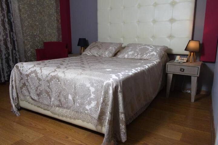 Room 6 of 33