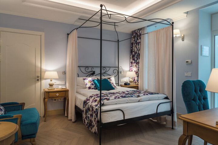 Room 28 of 62